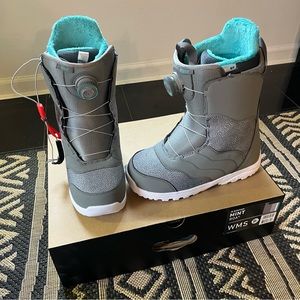 Burton Women’s Snowboard Boots Gray & Mint Size 9.5
